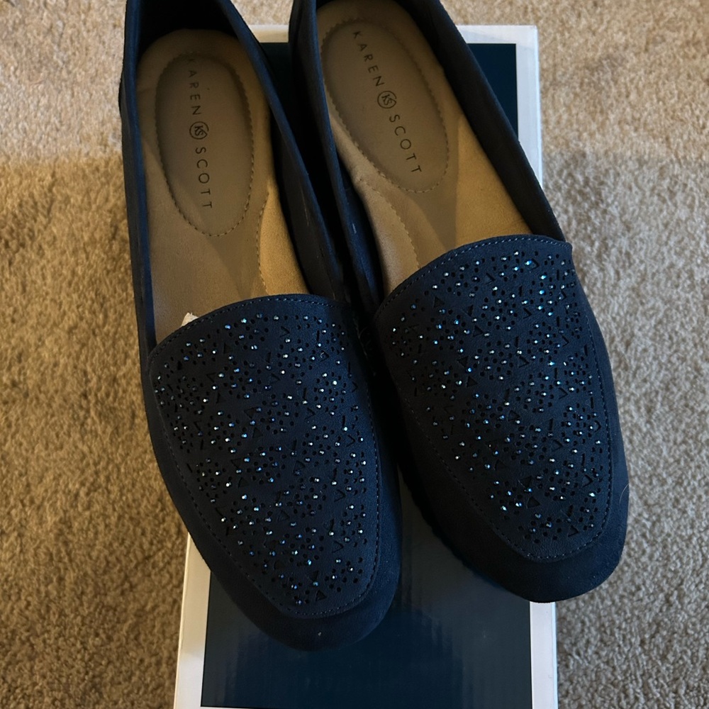 NWT New Karen Scott Blue Flats Sz 9